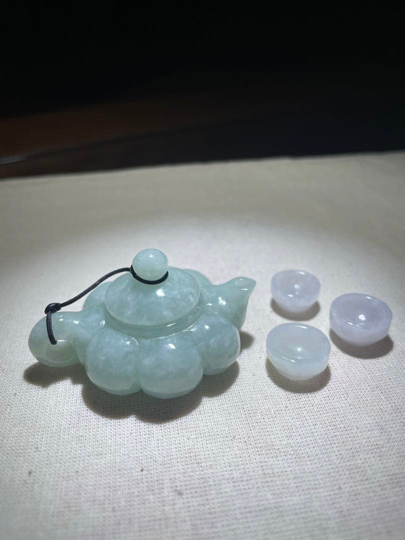 天然翡翠きゅうす 美しい輝きと滑らかな質感