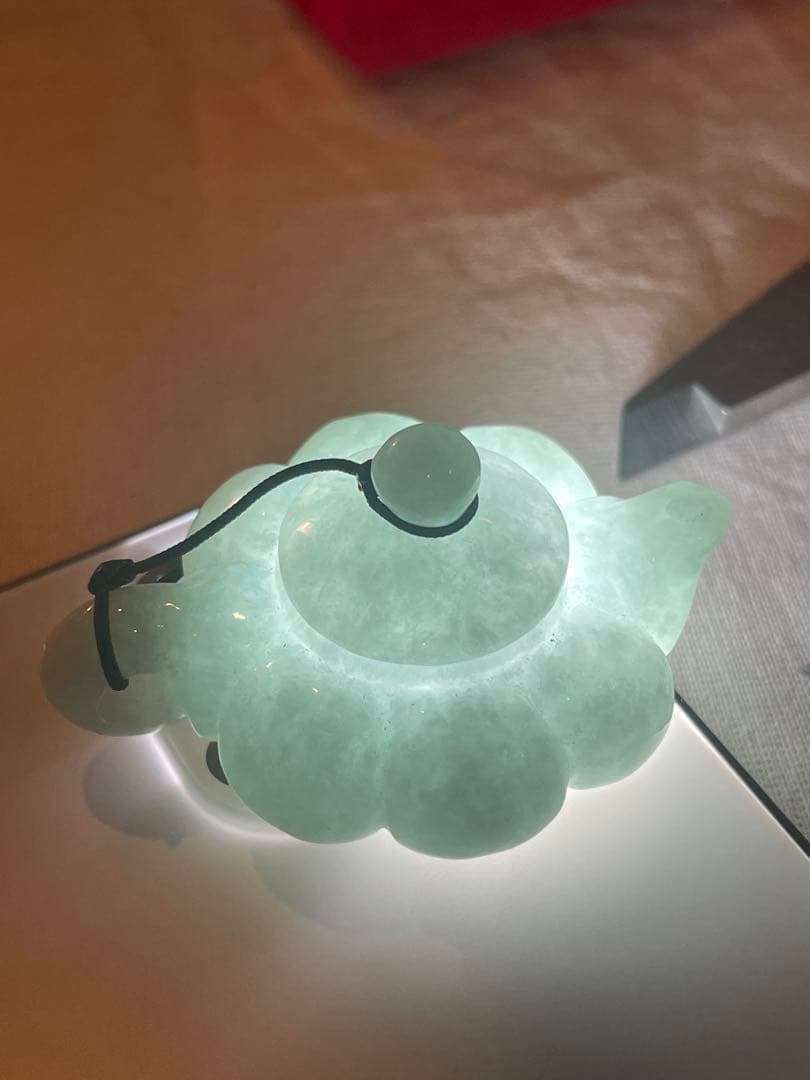 天然翡翠きゅうす 美しい輝きと滑らかな質感