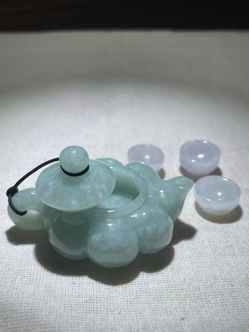 天然翡翠きゅうす 美しい輝きと滑らかな質感