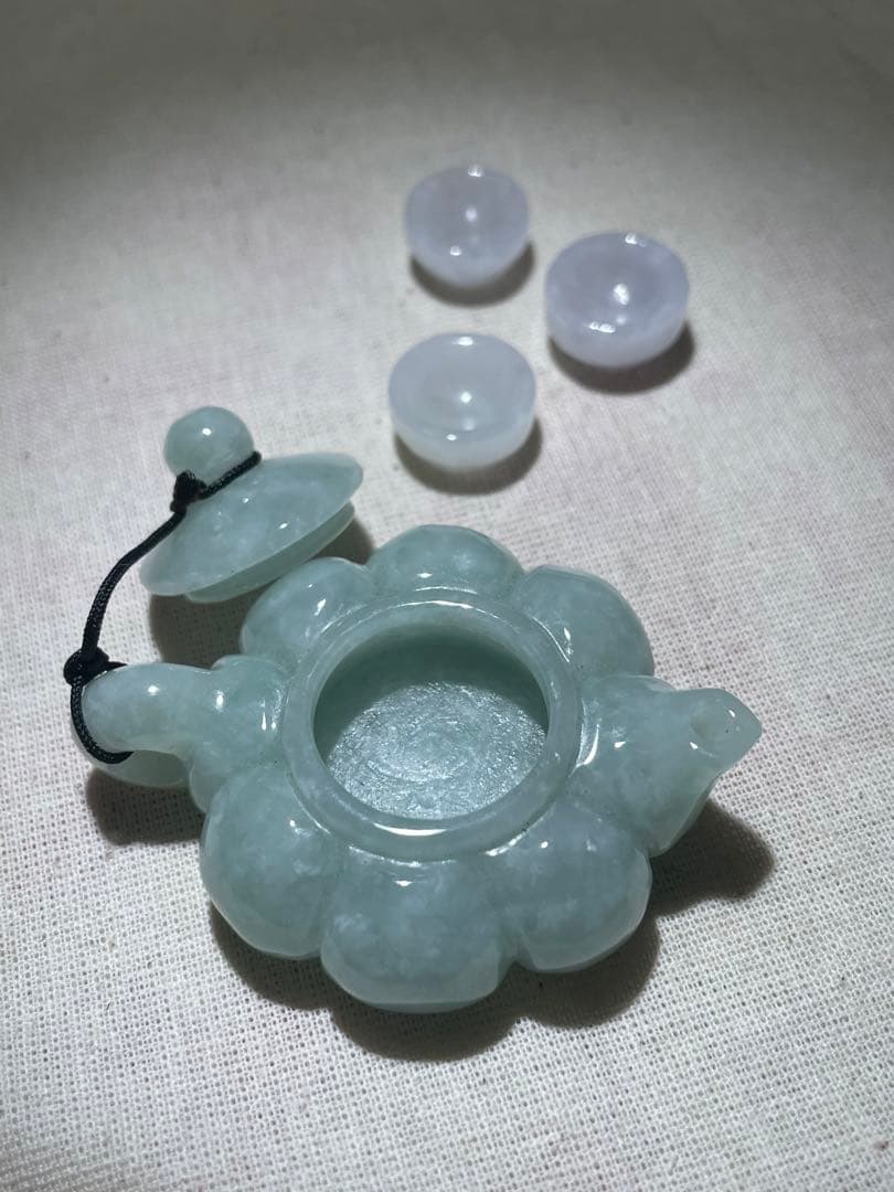 天然翡翠きゅうす 美しい輝きと滑らかな質感