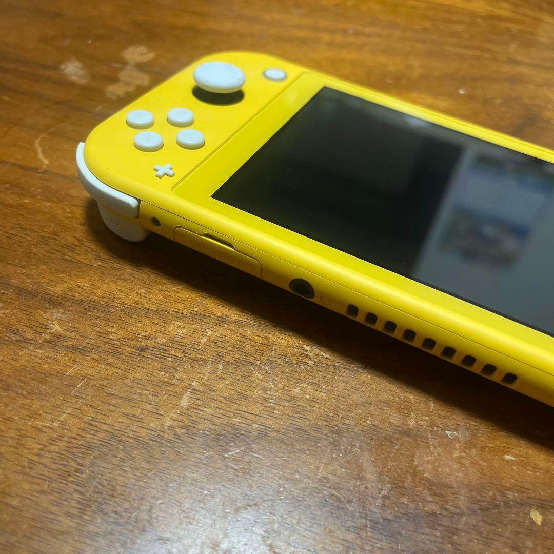 Nintendo Switch ライト　イエロー箱付き
