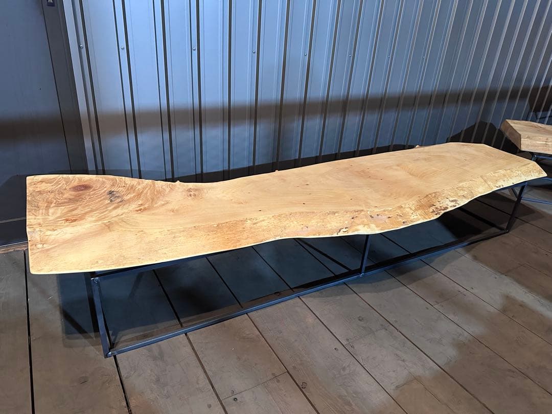栃　トチ　一枚板テーブル　ローテーブル　ベンチディスプレイ　アイアン　民泊