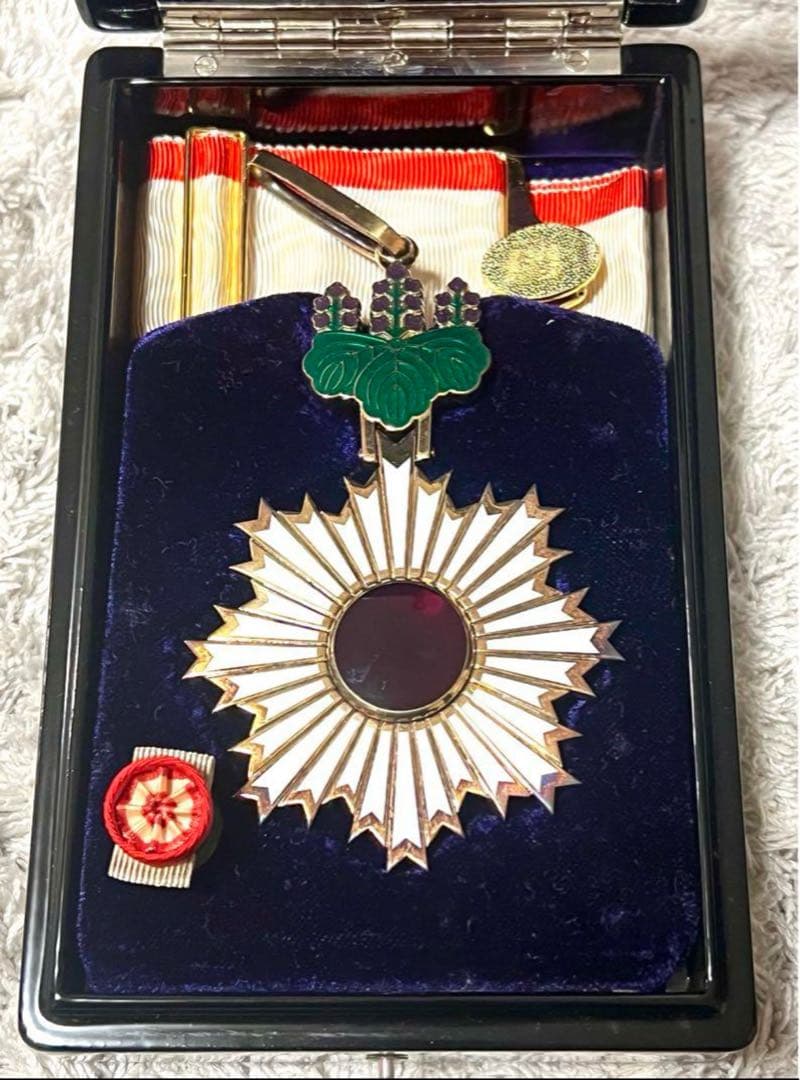 希少 極美 勲章 勲三等旭日中綬章 共箱 略綬付