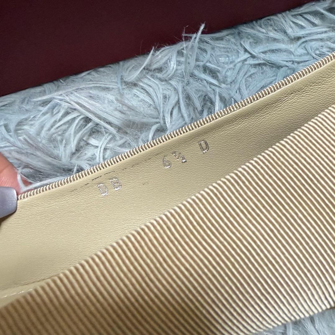 フェラガモ　ヴァリナ　フラットパンプス