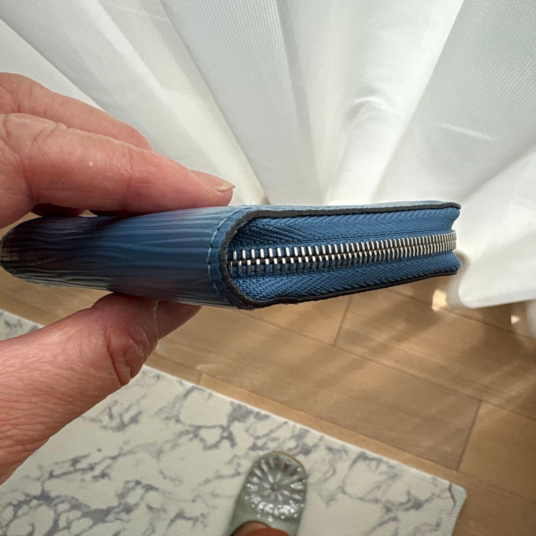 ルイヴィトン エピ ジッピーパース 小銭入れ 財布 ブルー