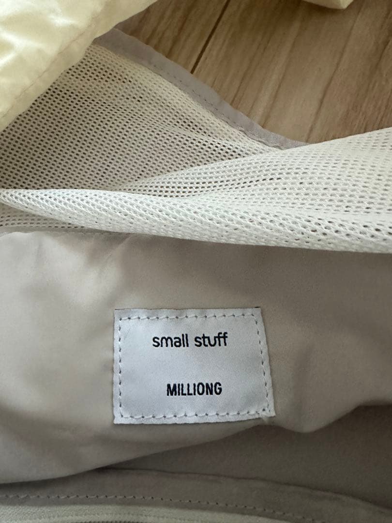 small stuff スリングバッグ ホワイト　M