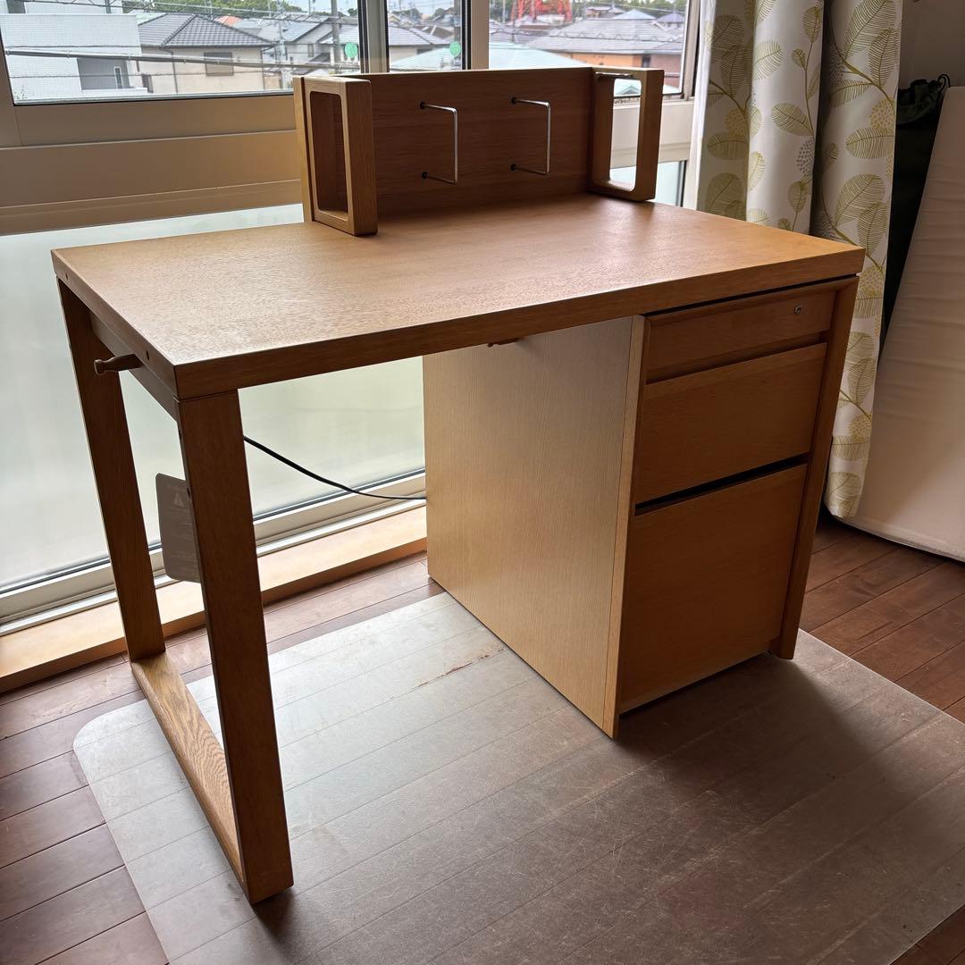 カリモク学習、机　　￼スパイオキッズ