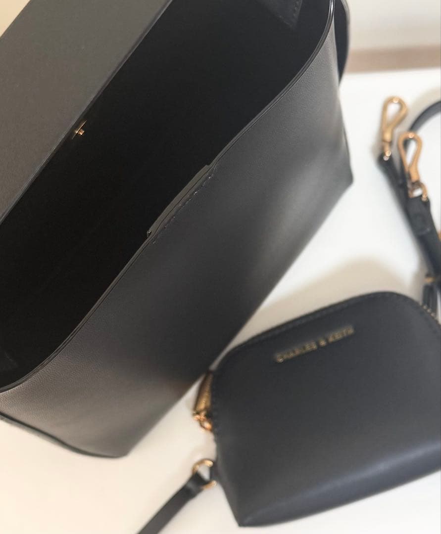 CHARLES & KEITH Edna エドナ バケツバッグ ブラック