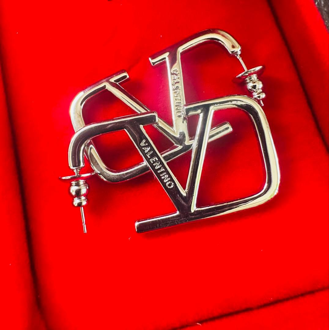 VALENTINO シルバー ロゴピアス