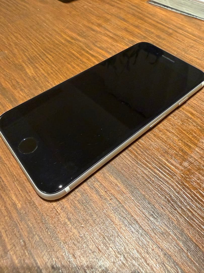 iPhone SE3 本体 64GB SIMフリー 77% 画面割れなし
