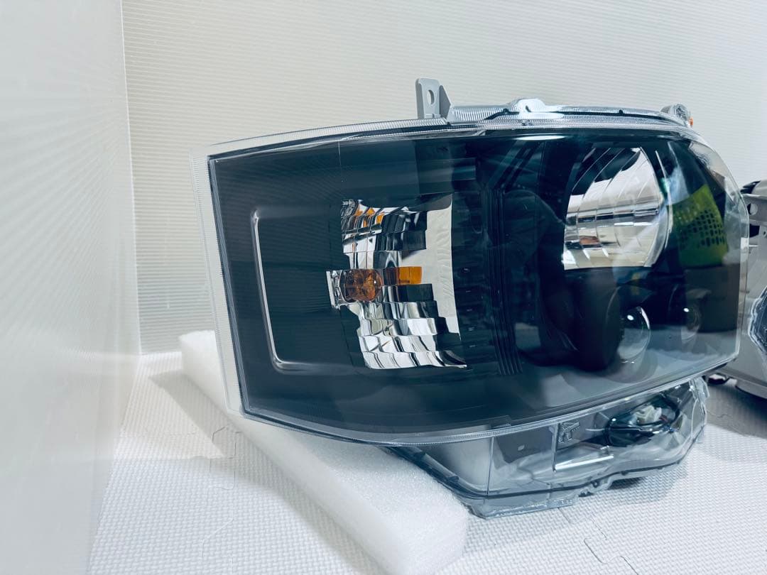 ハイエース 純正 LEDヘッドライト インナーブラック