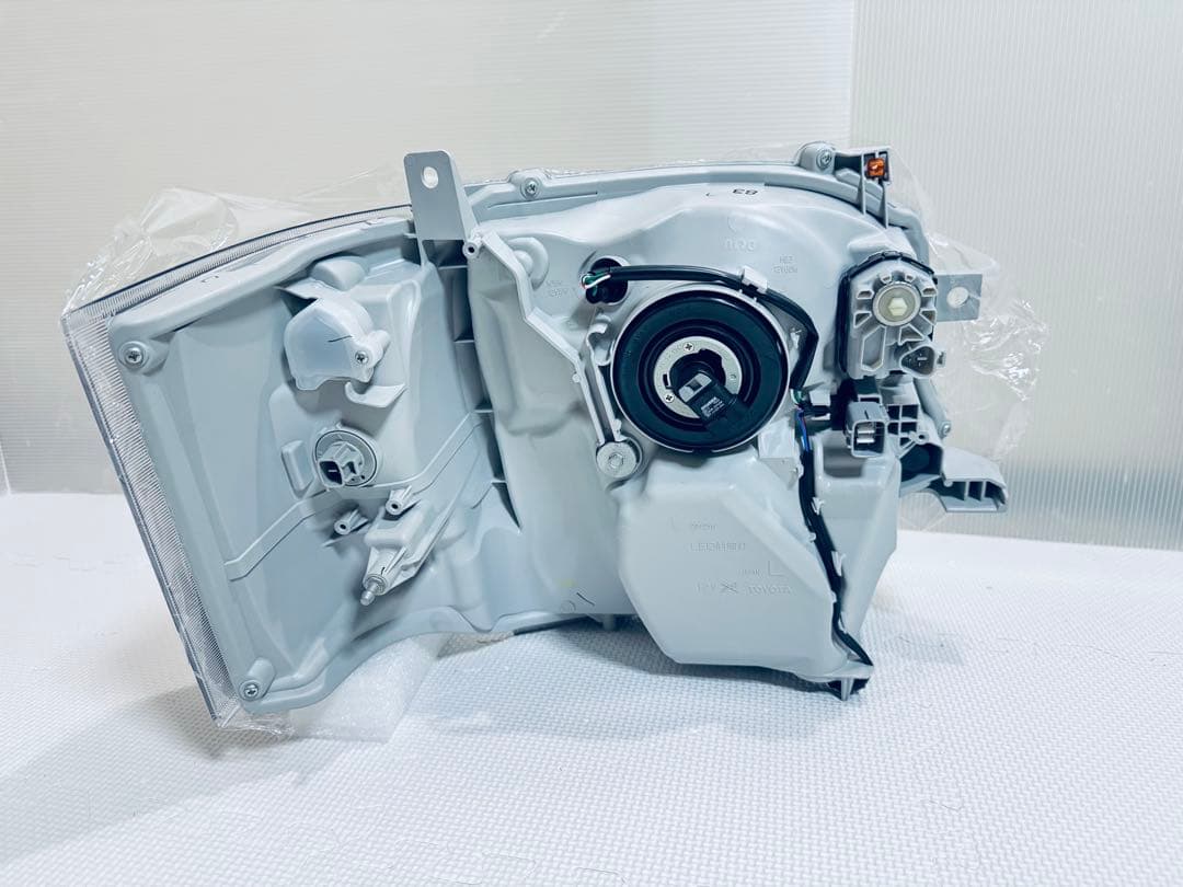 ハイエース 純正 LEDヘッドライト インナーブラック