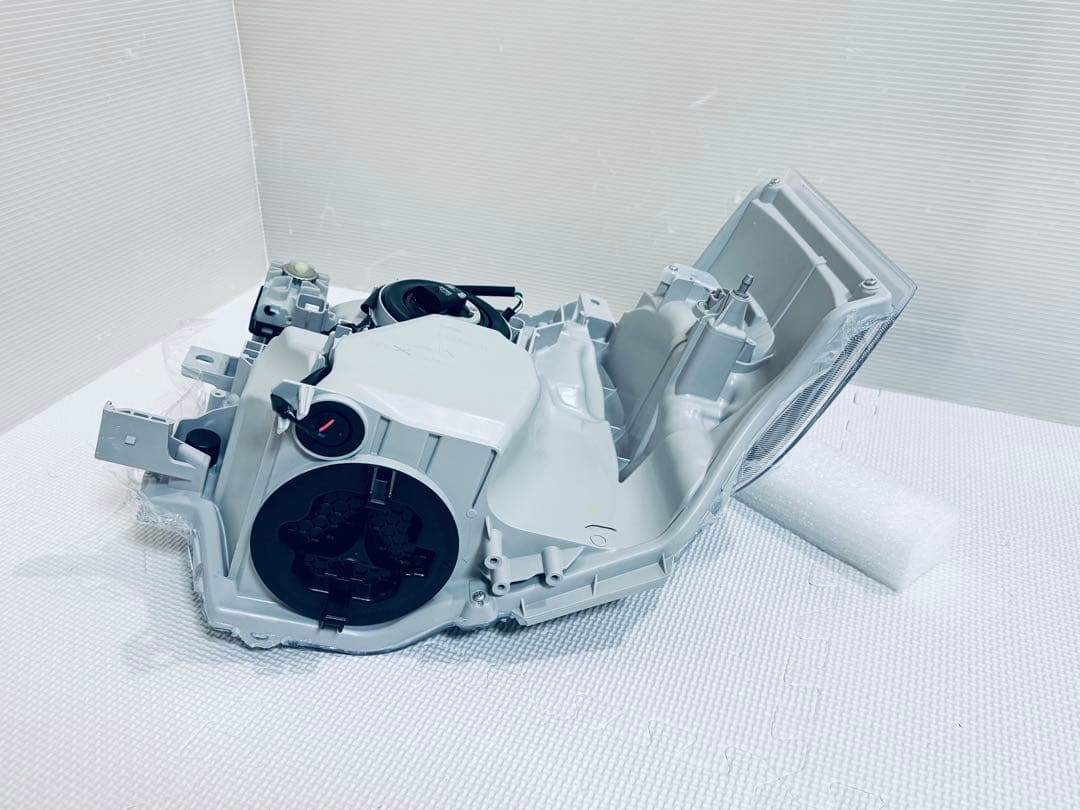 ハイエース 純正 LEDヘッドライト インナーブラック