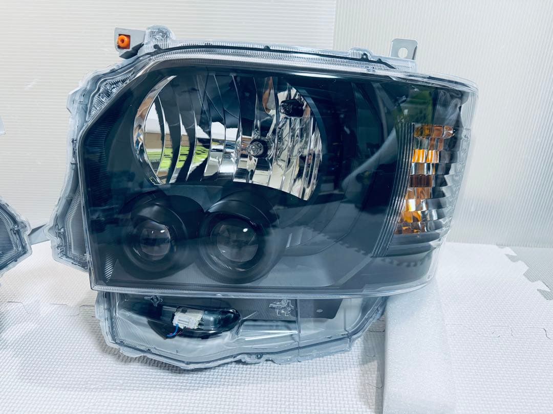 ハイエース 純正 LEDヘッドライト インナーブラック