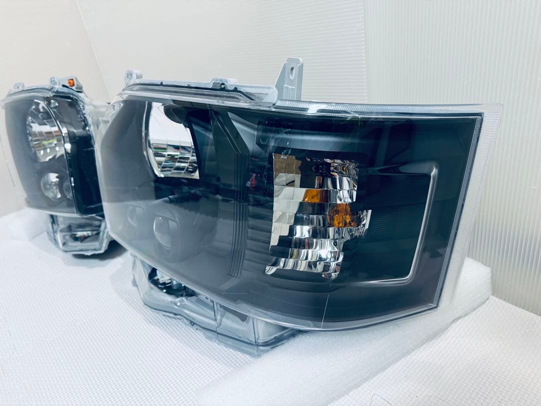 ハイエース 純正 LEDヘッドライト インナーブラック