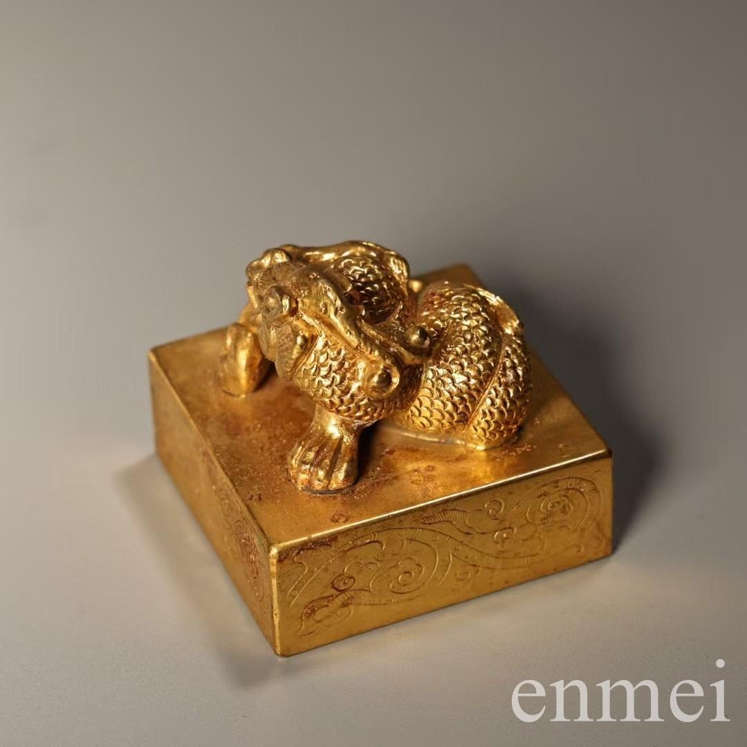 中国古美術・旧蔵鏨刻鎏金の神龍印鑑・純銅製・高浮彫り・置物・書道具・文房具・風水