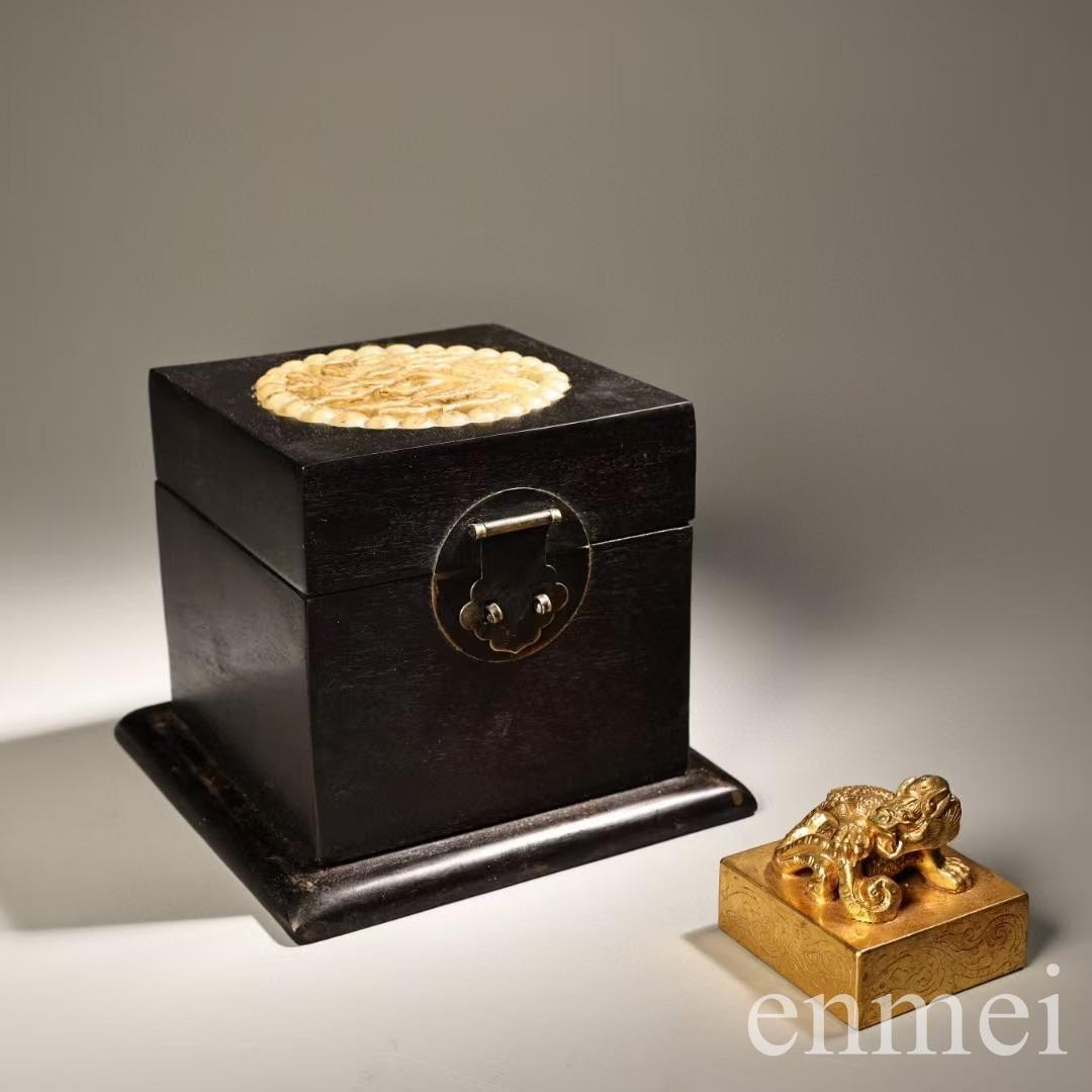 中国古美術・旧蔵鏨刻鎏金の神龍印鑑・純銅製・高浮彫り・置物・書道具・文房具・風水