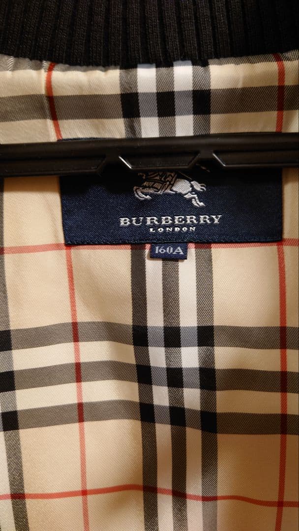 バーバリー【Burberry】ベスト　アウター　子ども　大人もＯＫ