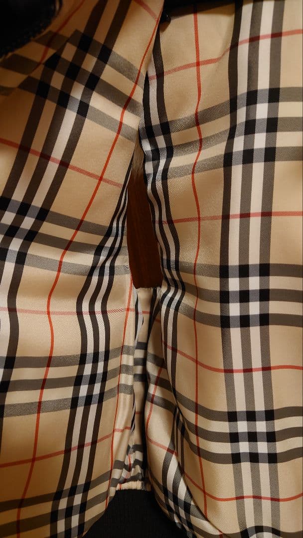 バーバリー【Burberry】ベスト　アウター　子ども　大人もＯＫ