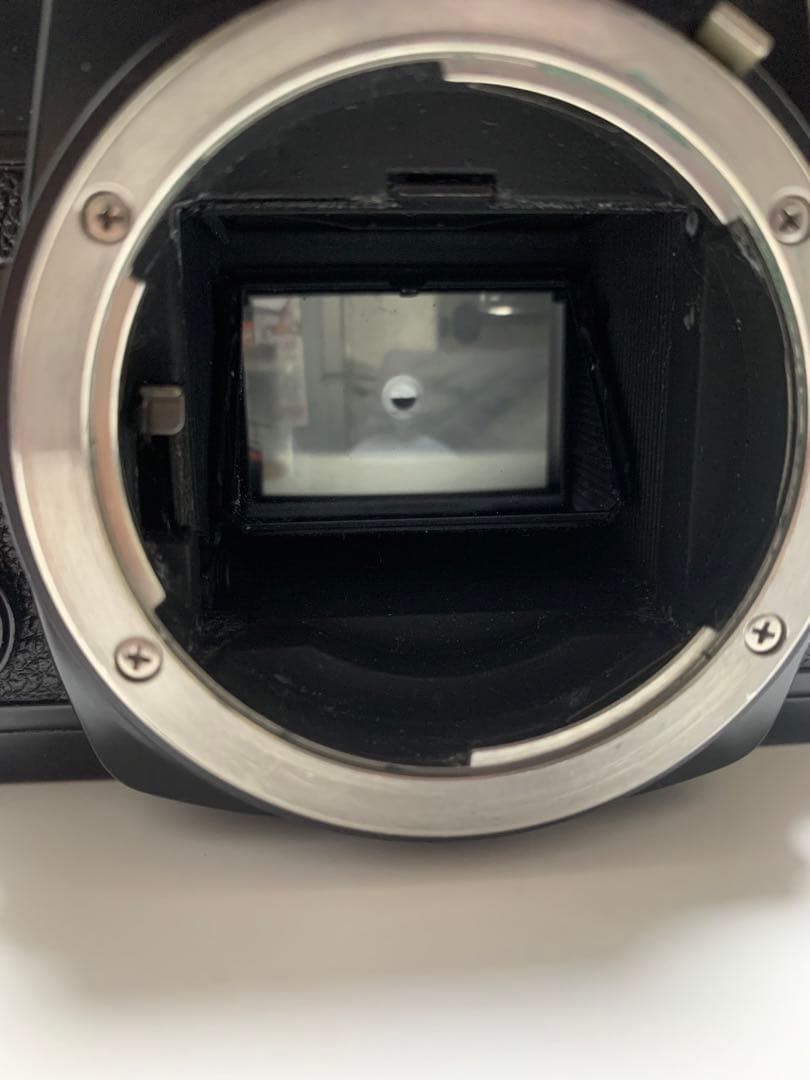 Nikon FE + Ai-S NIKKOR 50mm f/1.8 レンズ付き