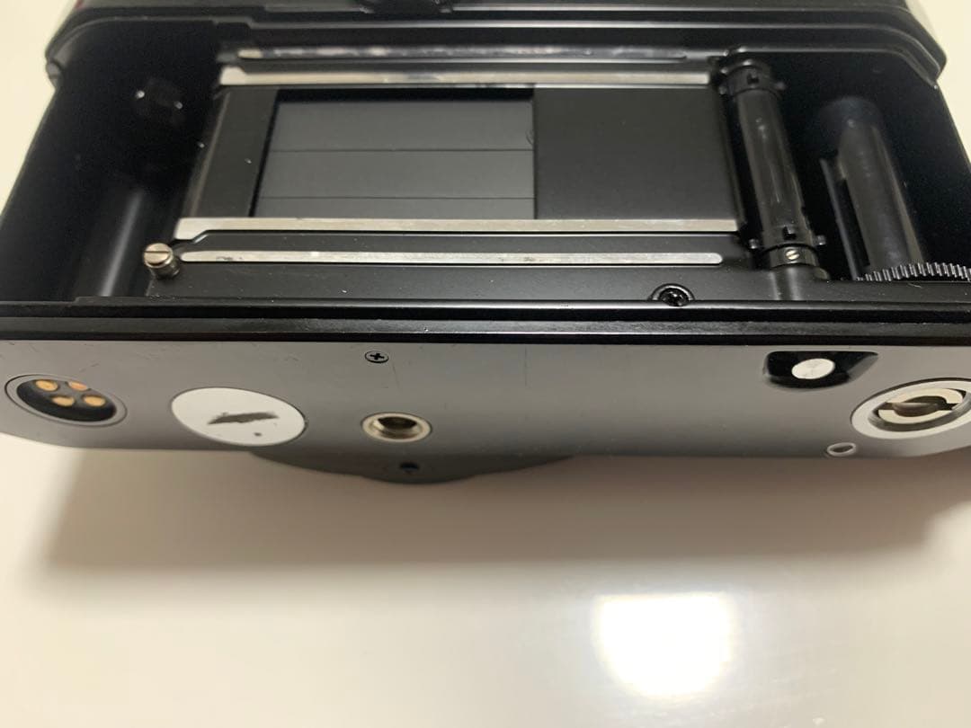 Nikon FE + Ai-S NIKKOR 50mm f/1.8 レンズ付き