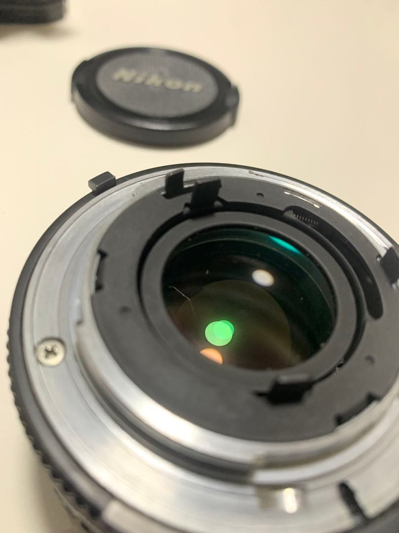 Nikon FE + Ai-S NIKKOR 50mm f/1.8 レンズ付き