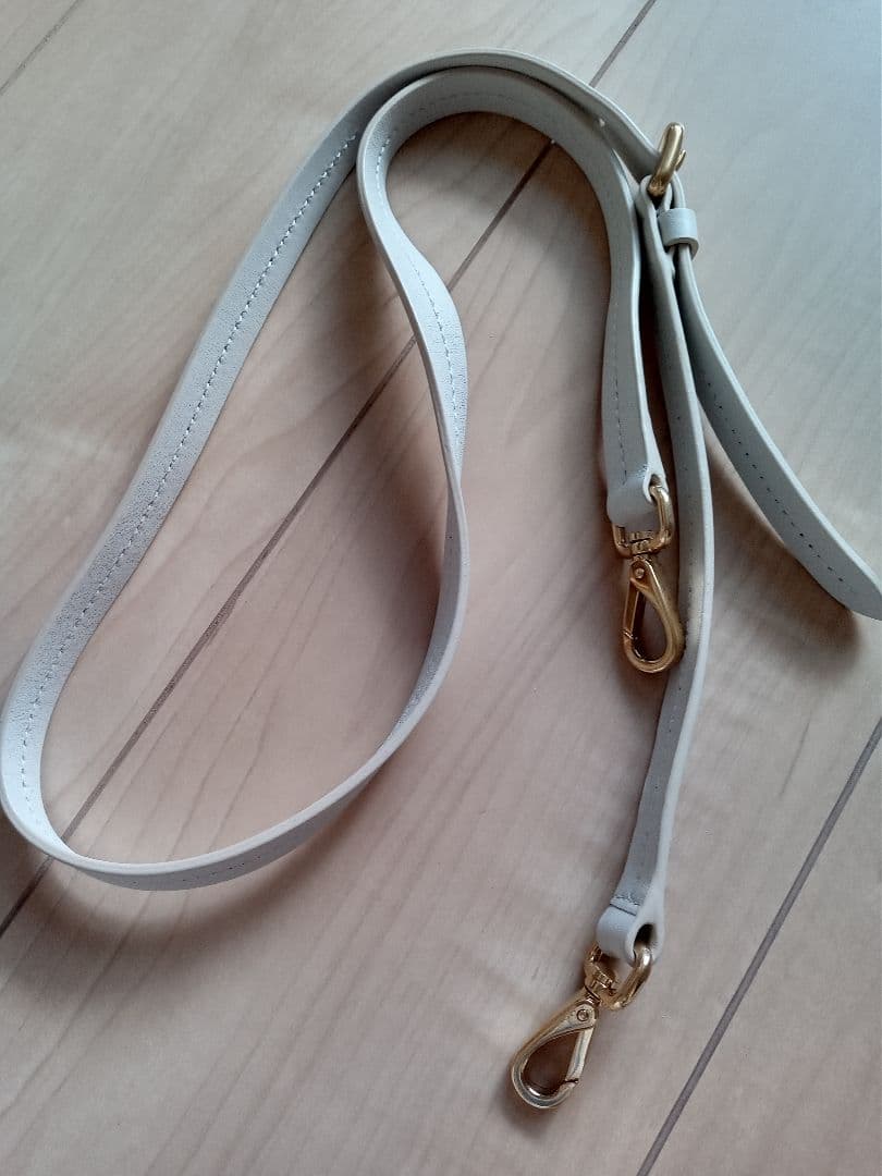 ミュウミュウ✨ショルダーバッグ✨トート　ホワイト《極美品》アイボリー