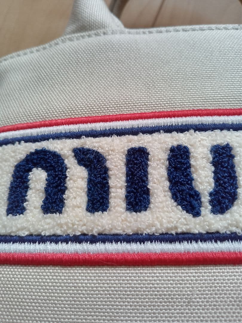 ミュウミュウ✨ショルダーバッグ✨トート　ホワイト《極美品》アイボリー