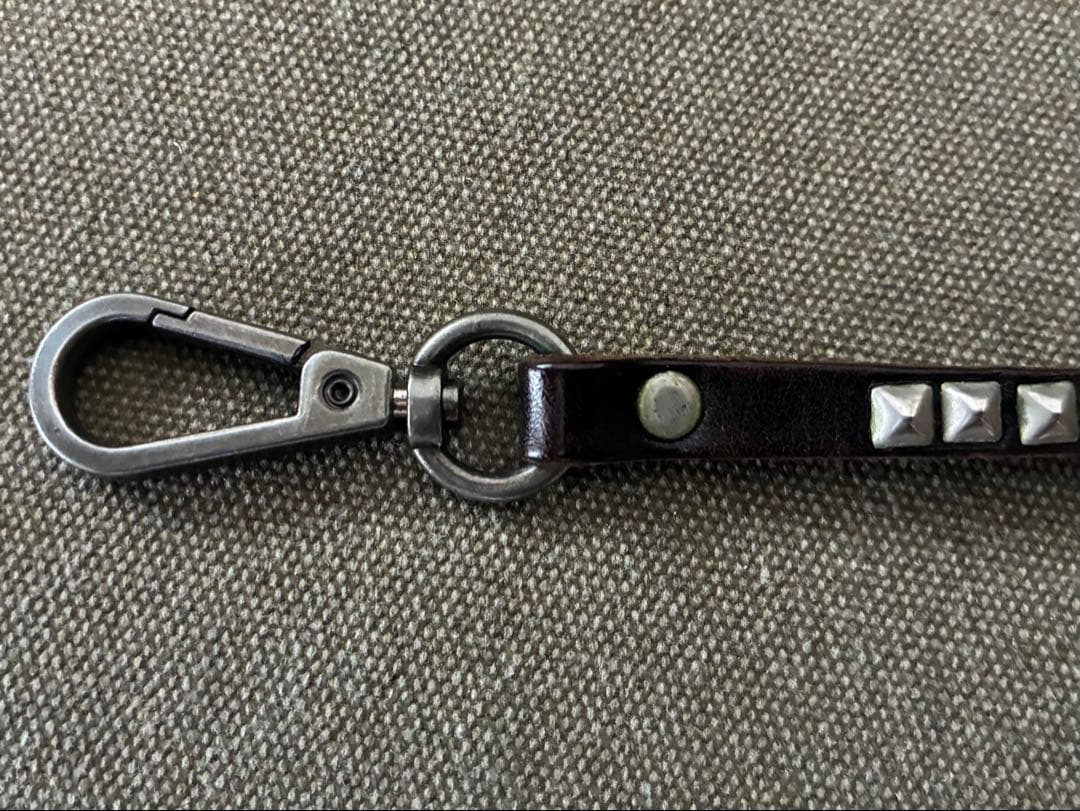 【HTC】スタッズ レザーウォレットコード ダークブラウン