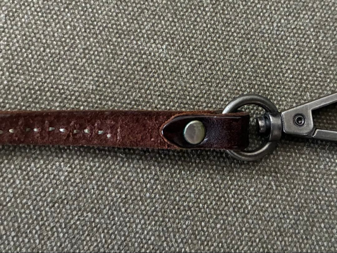 【HTC】スタッズ レザーウォレットコード ダークブラウン