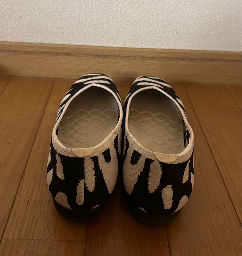 [美品]VIVALA ゼブラ柄 フラットシューズ 24.5