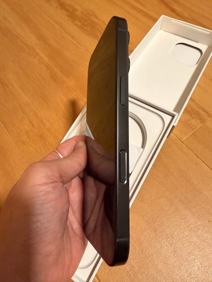 iPhone 16 Pro ブラックチタニウム 128GB SIMフリー