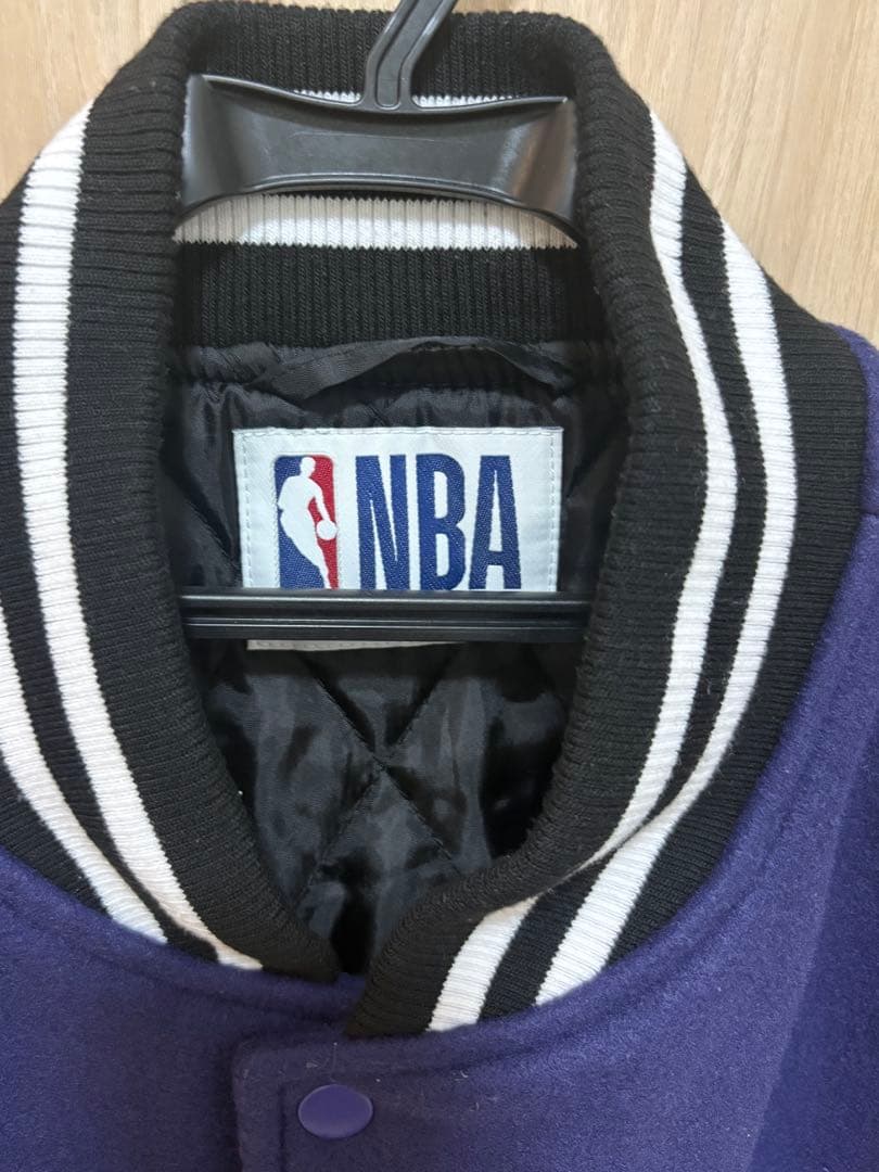 ロサンゼルスレイカーズ　スタジアムジャケット