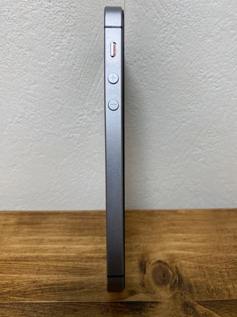 iPhone SE 第一世代　64GB スペースグレイ