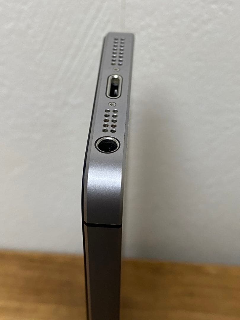 iPhone SE 第一世代　64GB スペースグレイ