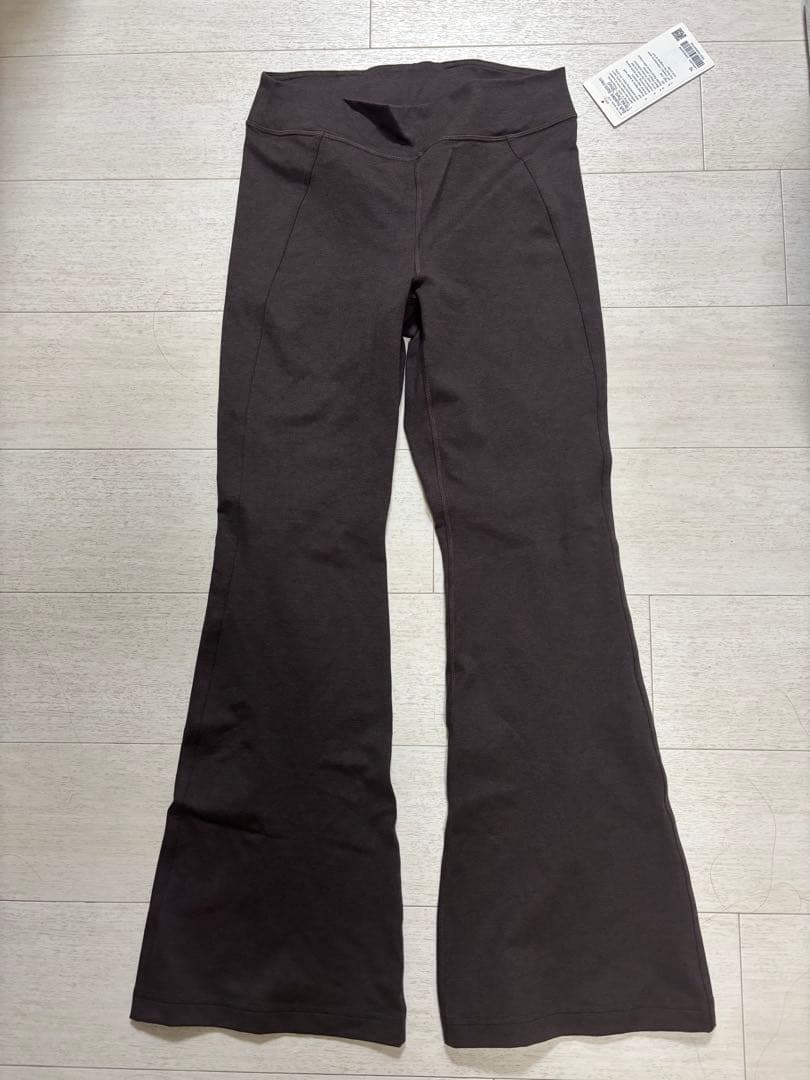 タグ　新品|ルルレモン　ソフトスエード調　スプリットヘムフレアパンツ