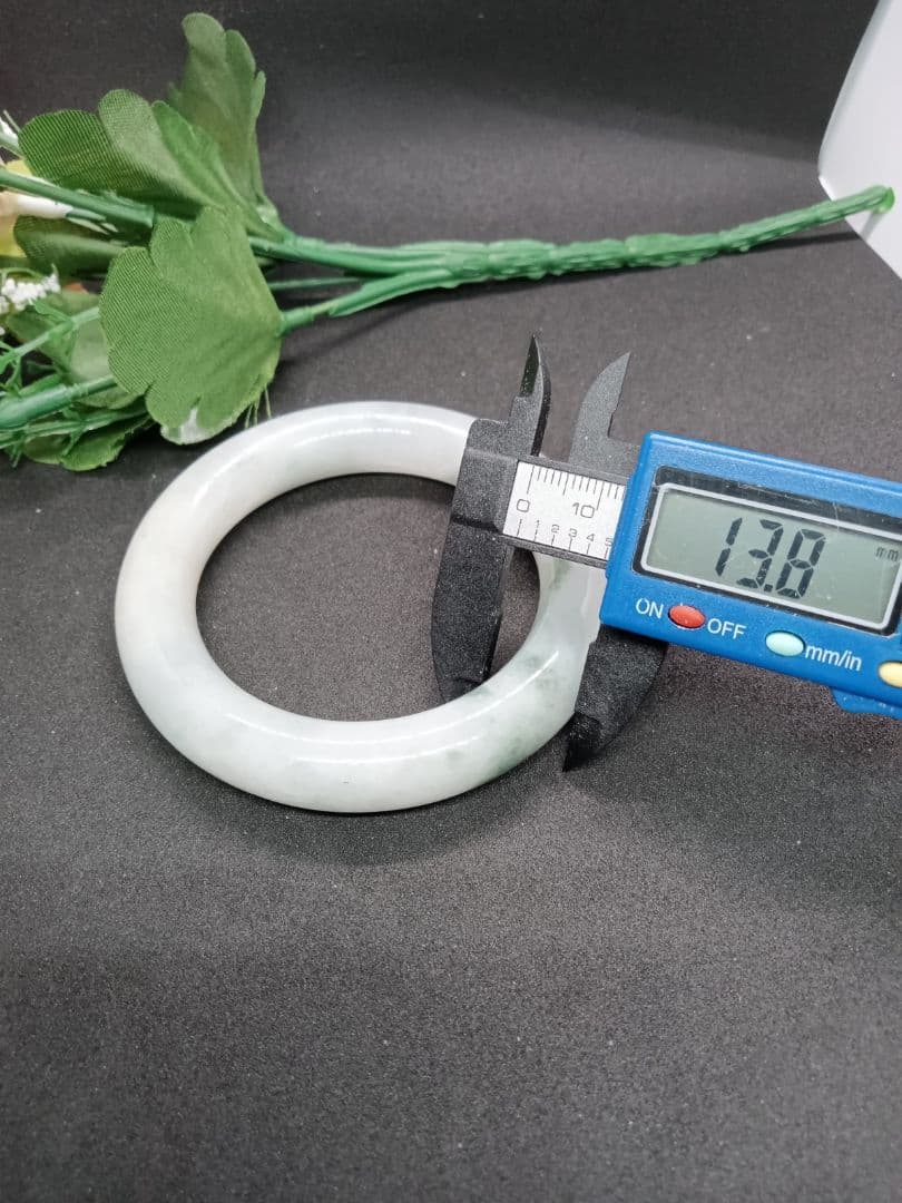 s*2様 値下げ新品✨本翡翠 ドーナツ型 バングル　白翡翠 A貨#54.4cm