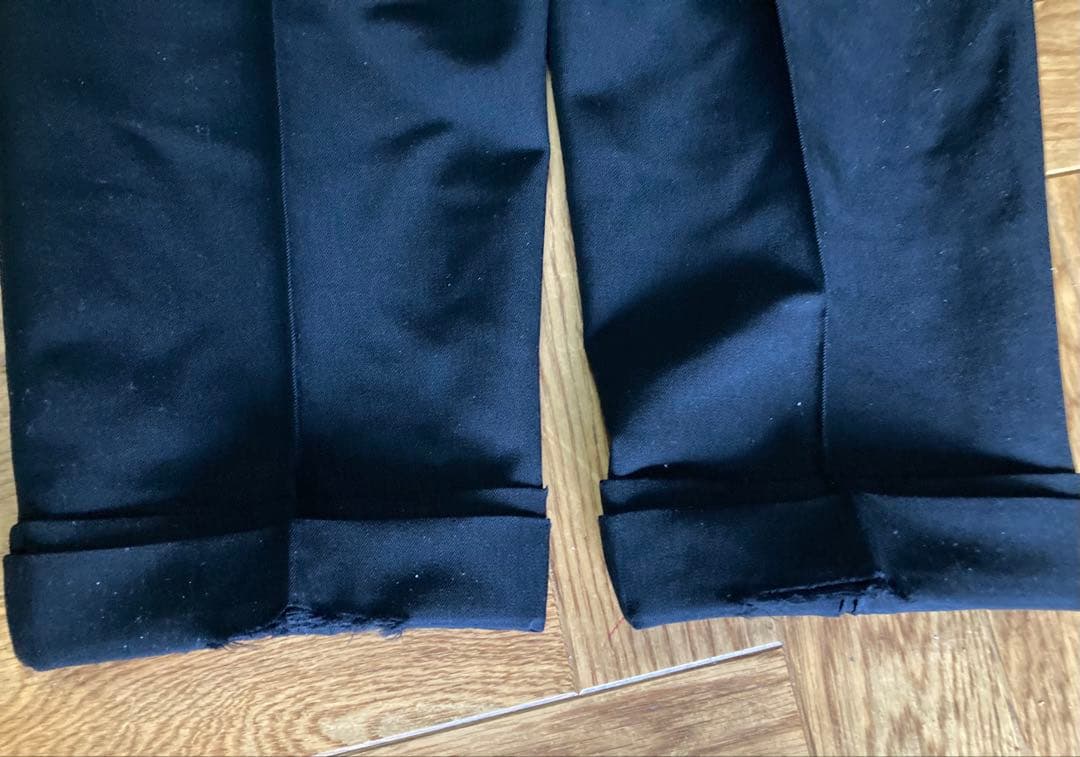 コムデギャルソンのブラックテーパードスラックス バックポケット付き