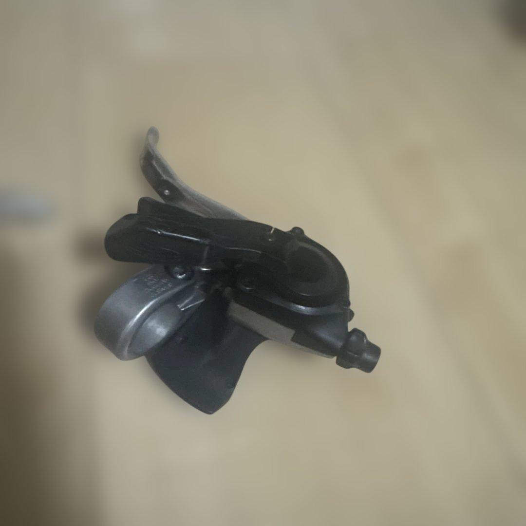 ST-M570 SHIMANO　デオーレLX ブレーキレバー シフトレバー 兼用