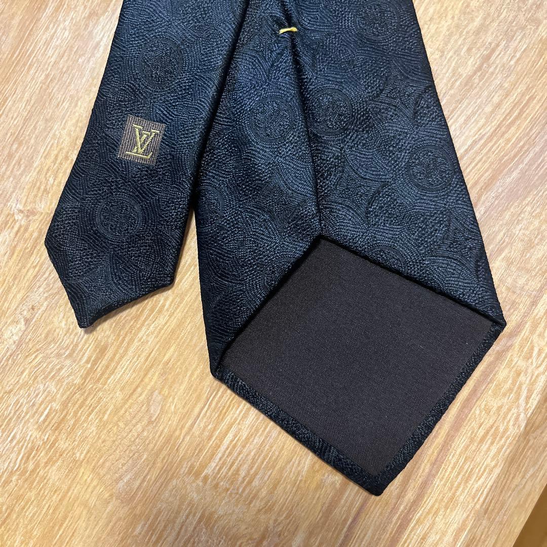 ルイ・ヴィトン 黒 ネクタイ