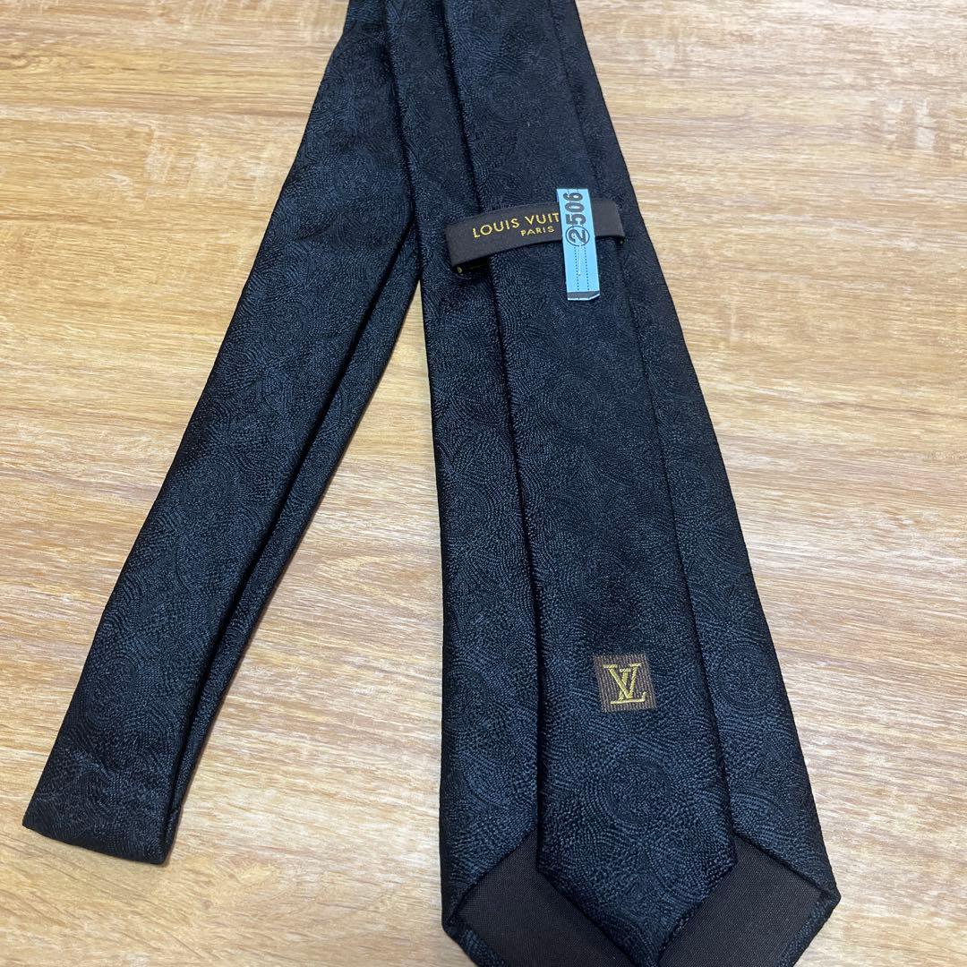 ルイ・ヴィトン 黒 ネクタイ