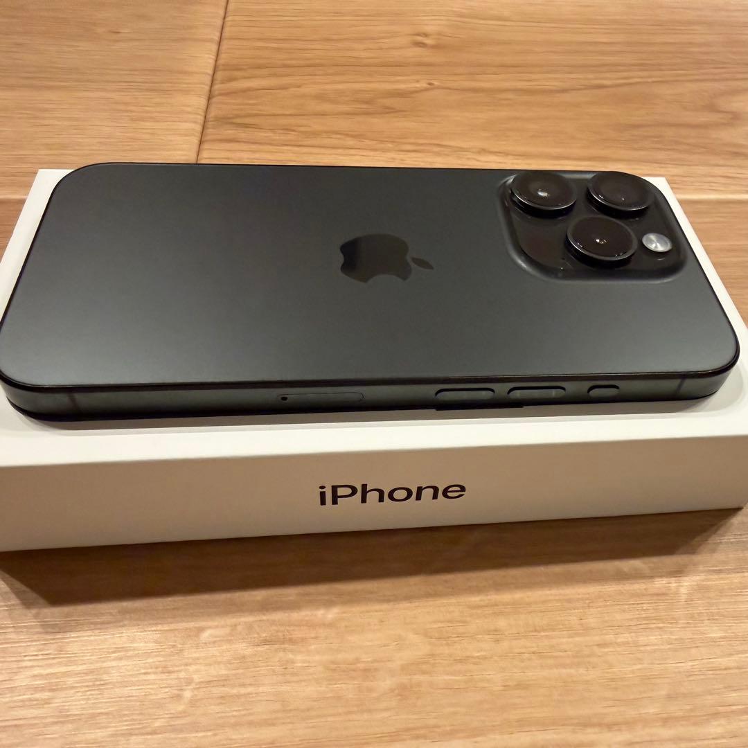 【美品】iphone 15pro 256gb ブラックチタニウム　simフリー