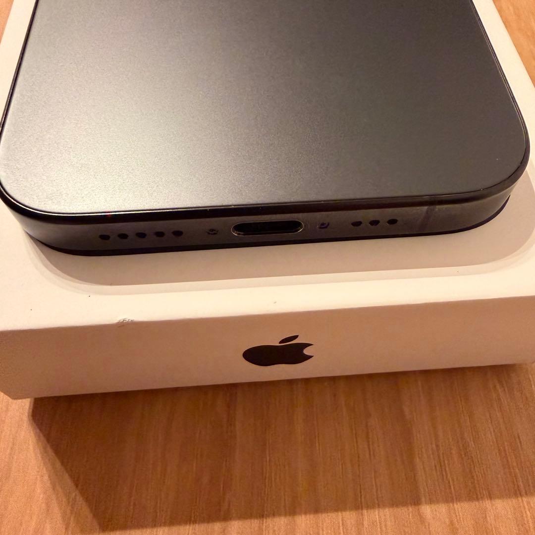 【美品】iphone 15pro 256gb ブラックチタニウム　simフリー