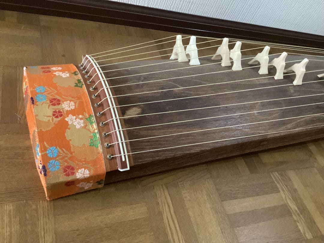 【良品】お琴 13弦 すだれ彫り 木製 譜見台 調子笛 爪琴柱・ソフトケース付き
