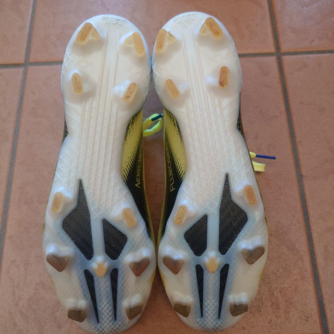 イエロー スパイク サッカーシューズ