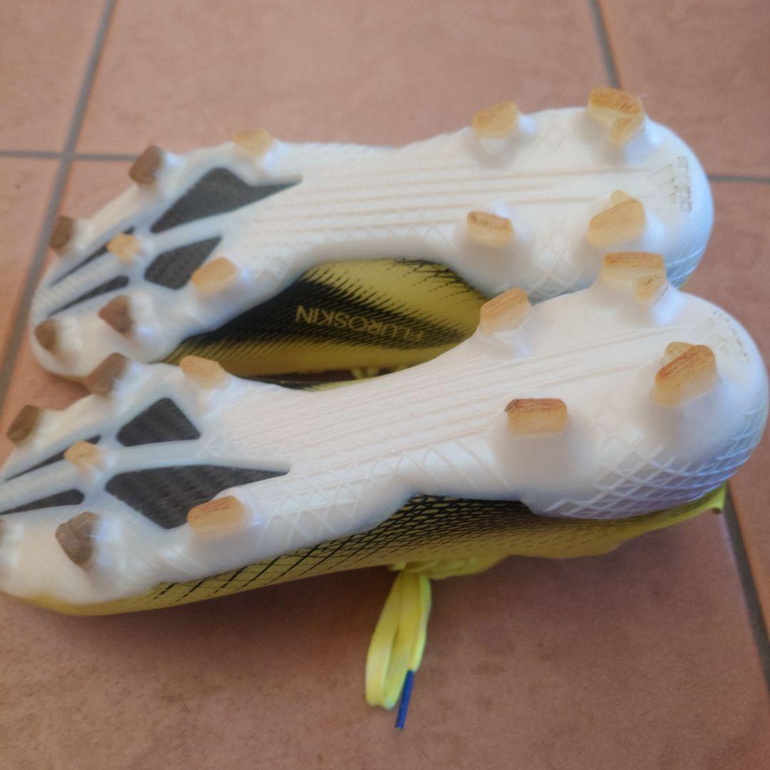 イエロー スパイク サッカーシューズ