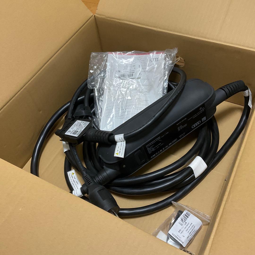 AUDI アウディ e-tron 充電ケーブル8KW普通充電器