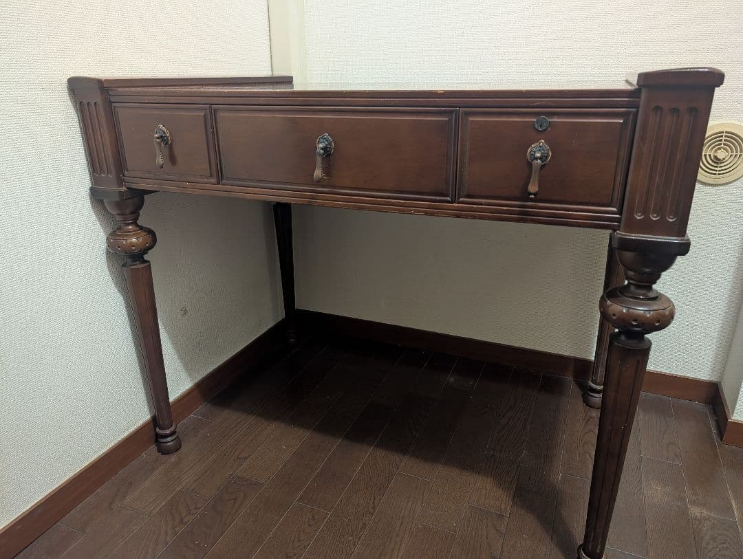 ダークブラウン オフィスチェアとデスク