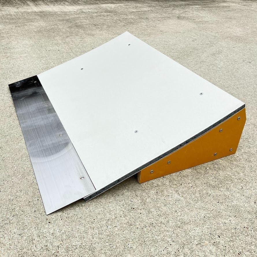 すぐにお届け 送料込 スケボー BMX ジャンプ台 完成品 高さ150mm