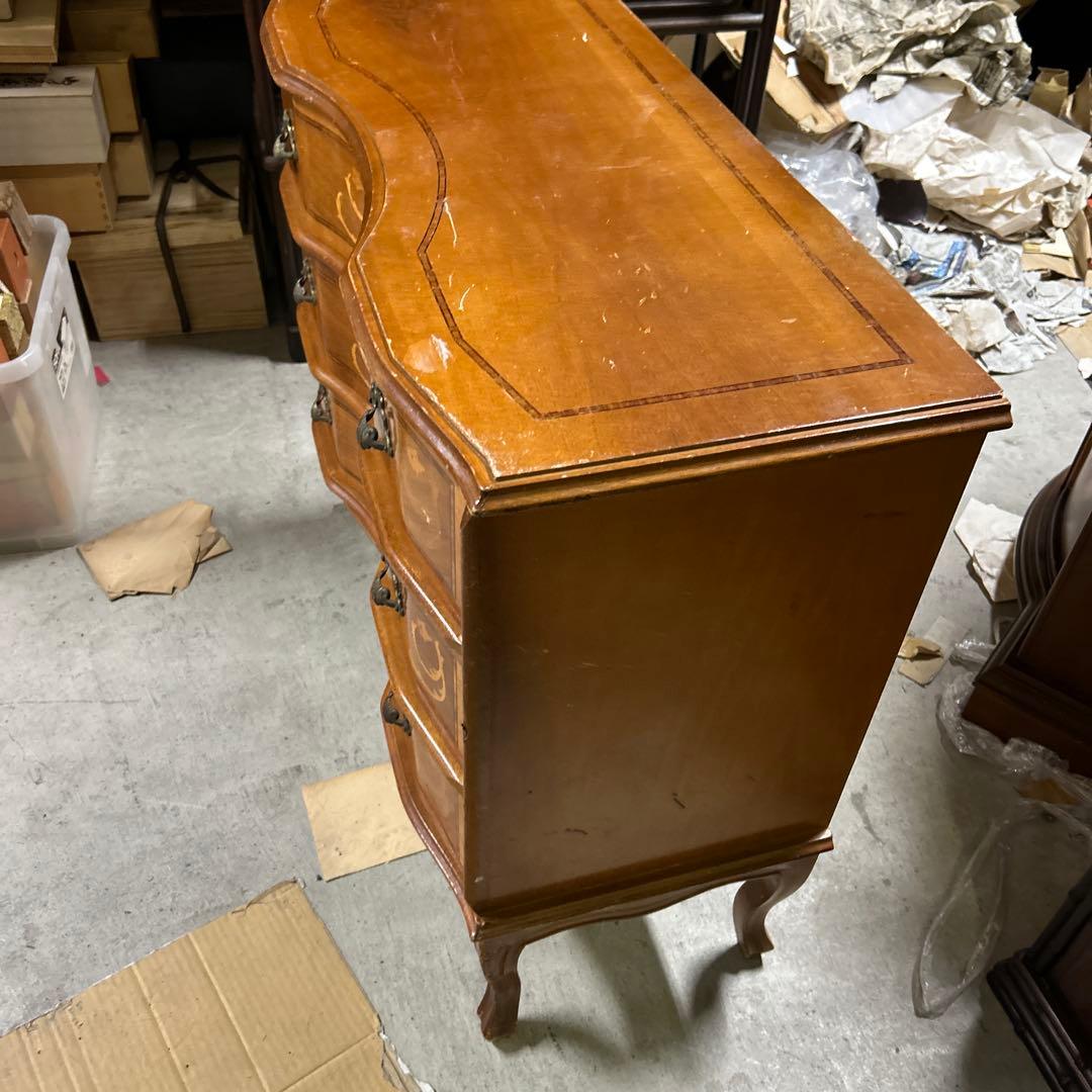 ダークブラウンの収納キャビネット